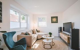 Cozy Haus In Luebeck Mit Parkplatz, Terrasse, Garten